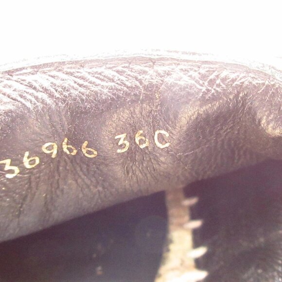 Authentic CHANEL Black Lambskin Women's Shoes Gold hardware br829-112025 - Picture 10 of 11